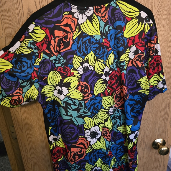 Adidas Colorful Floral Jacket with Black Accents - Picture 11 of 12